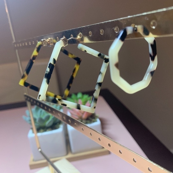 SALE💚 any 3 for $18 💚 Light & Dark Tortoise Acrylic Hoops Earrings - Picture 1 of 5